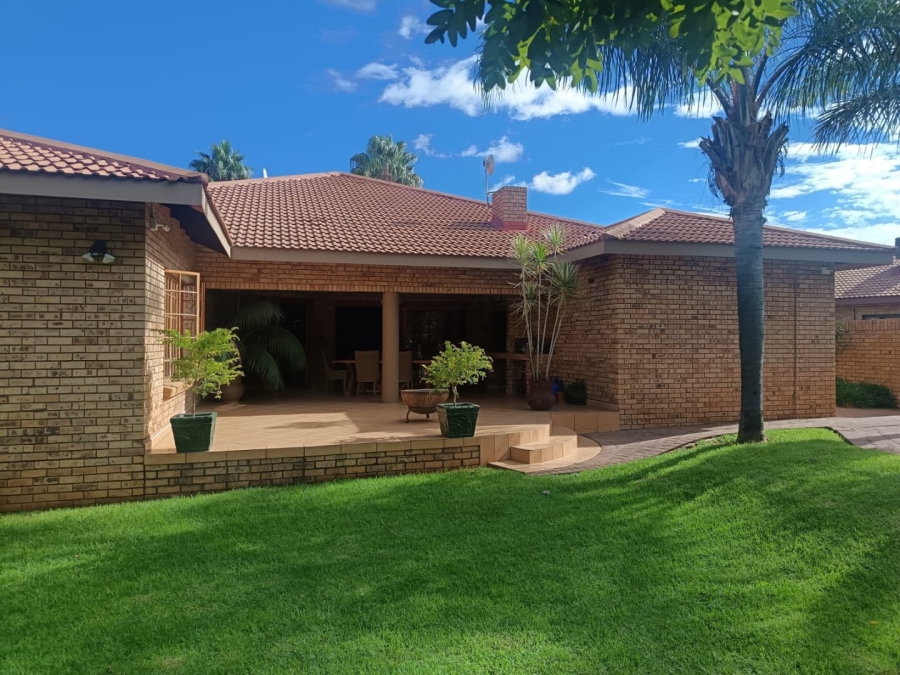 4 Bedroom Property for Sale in Hillcrest Northern Cape